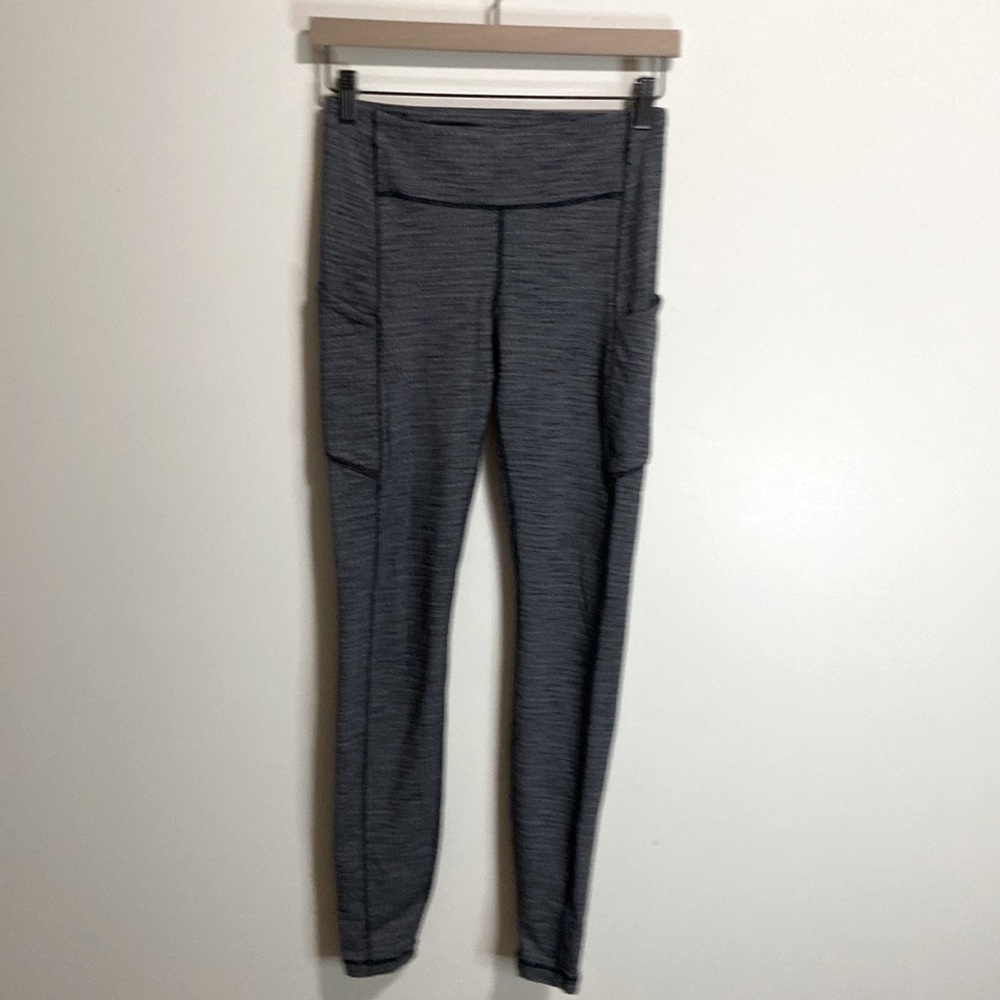 Lululemon Yoga size 6 side pockets and zipper pocket back